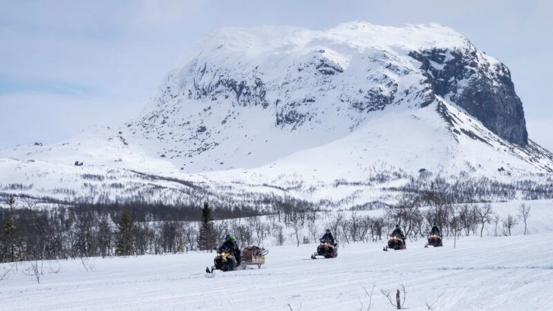 snowmobile-safari-in-the-mountains-of-helgeland