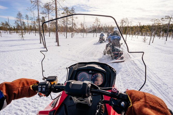 snowmobile-safari-into-the-wilderness-apukka-resort-rovaniemi