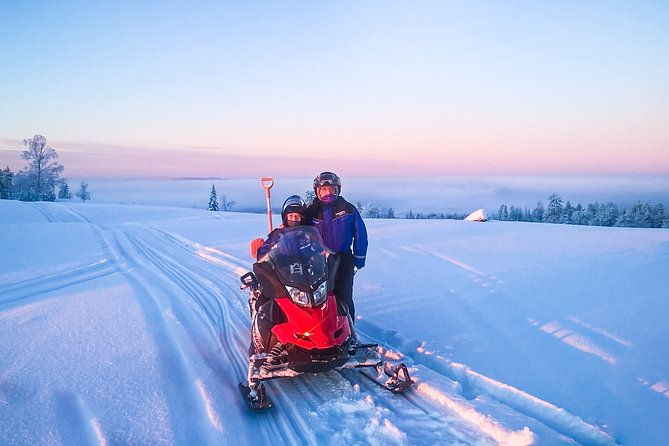 snowmobile-safari-on-the-tundra