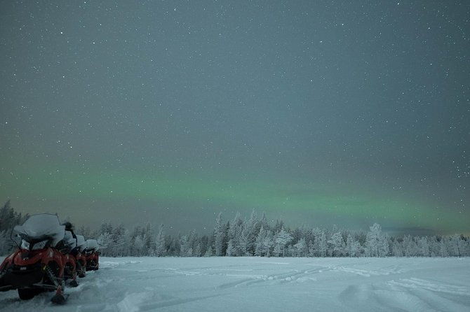 snowmobile-safari-to-search-for-the-northern-lights