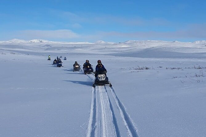 snowmobile-tour-by-lake-myvatn-4