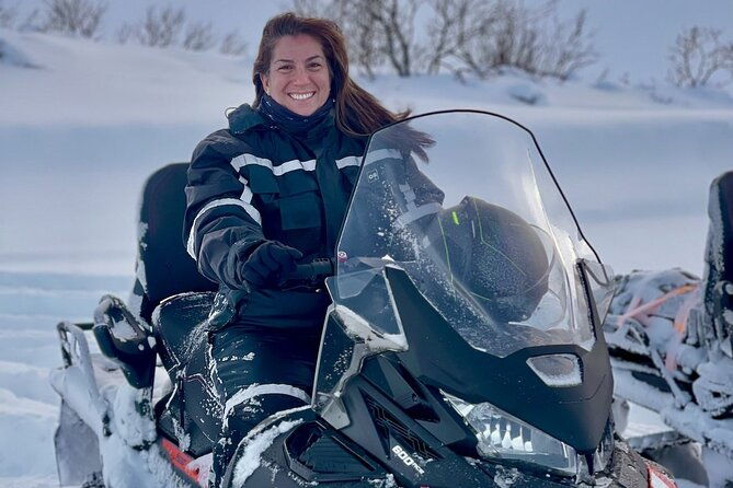 snowmobile-tour-by-lake-myvatn