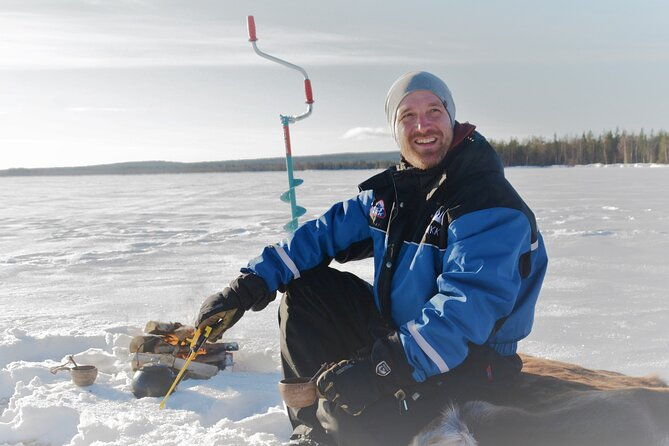 snowmobiling-and-ice-fishing-in-apukka-resort-rovaniemi-2