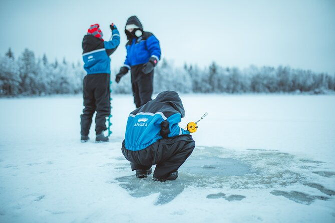 snowmobiling-and-ice-fishing-in-apukka-resort-rovaniemi-2