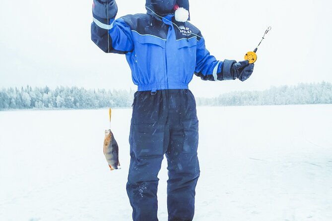 snowmobiling-and-ice-fishing-in-apukka-resort-rovaniemi-2