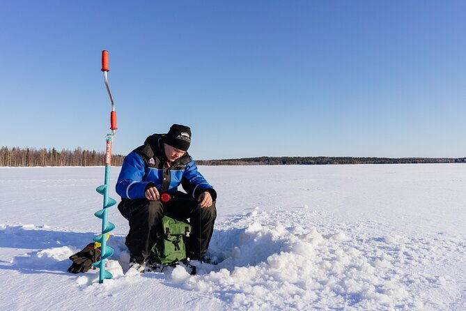 snowmobiling-and-ice-fishing-in-apukka-resort-rovaniemi-2