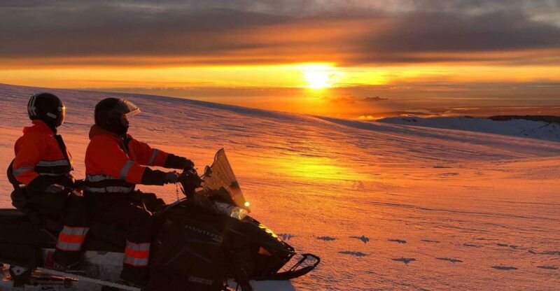 snowmobiling-on-eyjafjallajokull-3