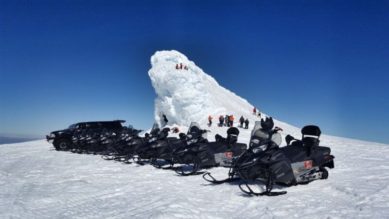 snowmobiling-on-eyjafjallajokull-3