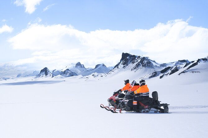 snowmobiling-on-langjokull-glacier-from-geysir-area