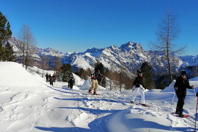 snowshoe-hike-to-the-cinque-torri