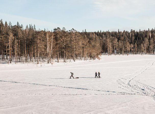 snowshoeing-and-ice-fishing-tour