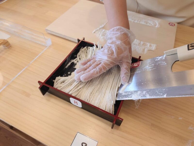 soba-making-experience-use-the-big-soba-knife