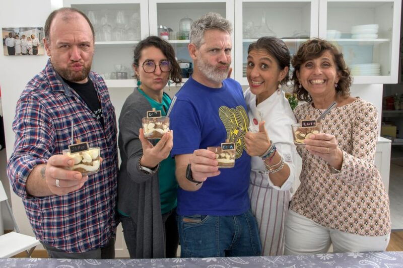 social-aperitif-in-the-kitchen-with-chef