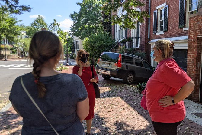 socialites-and-spies-of-georgetown-walking-tour
