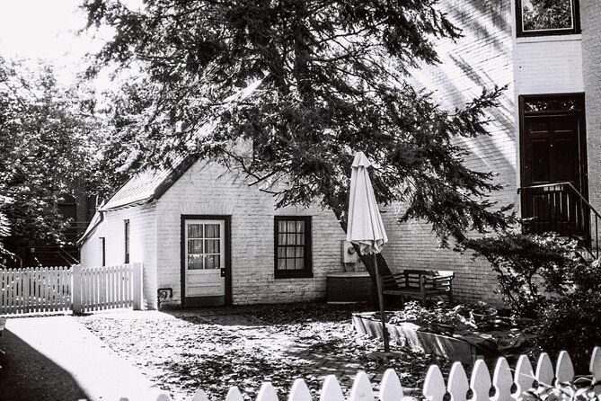 socialites-and-spies-of-georgetown-walking-tour