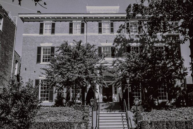 socialites-and-spies-of-georgetown-walking-tour