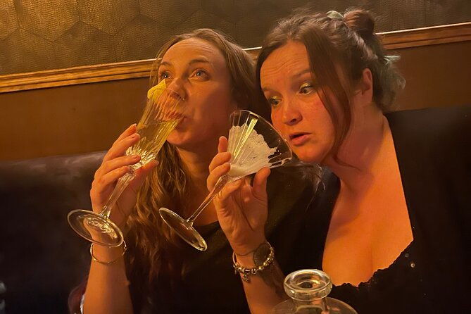 solo-in-paris-meetup-in-a-bar