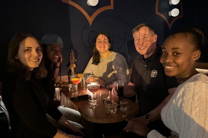 solo-in-paris-meetup-in-a-bar