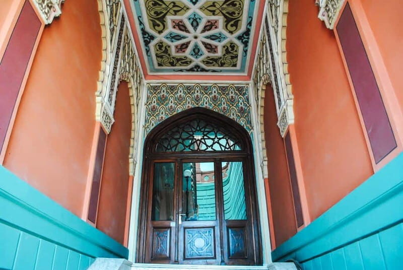 Sololaki - Urban Legends Walk of Bourgeoisie & Haunted Flats - A Closer Look at the Sololaki Neighborhood Tour