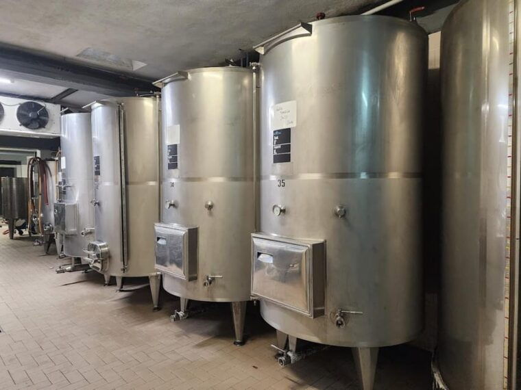 sorrento-full-wine-tasting-experience-in-a-historic-winery