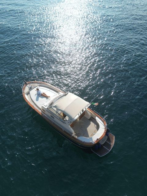 sorrento-luxury-private-boat-to-capri-visit-blue-grotto