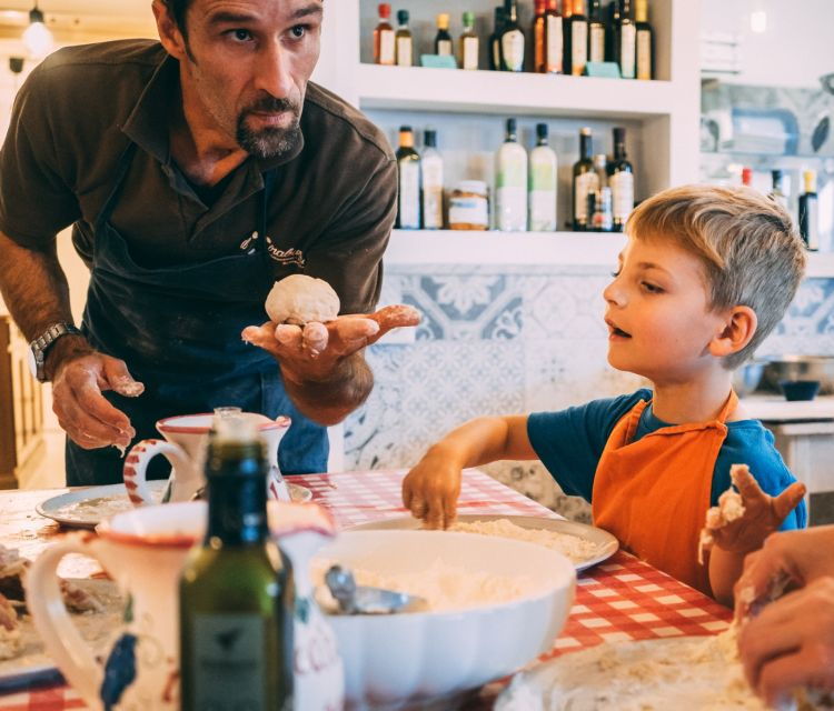 sorrento-pizza-making-class-at-tirabuscio-cooking-school