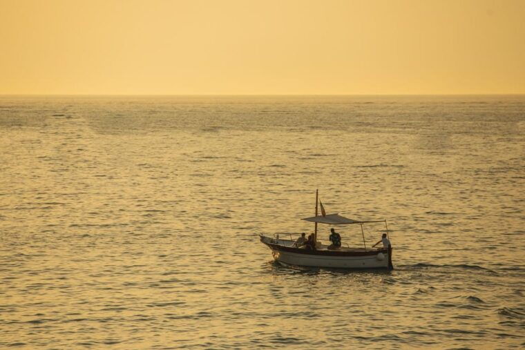 sorrento-sunset-experience-on-a-traditional-gozzo-boat
