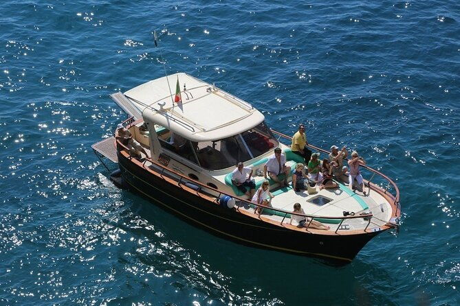 sorrento-to-capri-small-group-boat-tour-with-blue-grotto