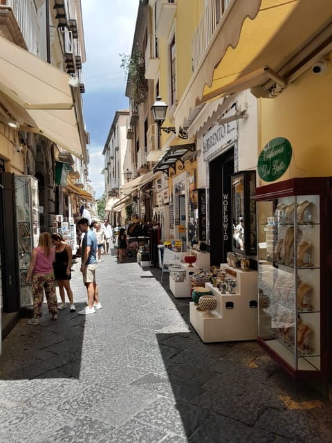 sorrento-walking-tour-history-limoncello-manifacturing