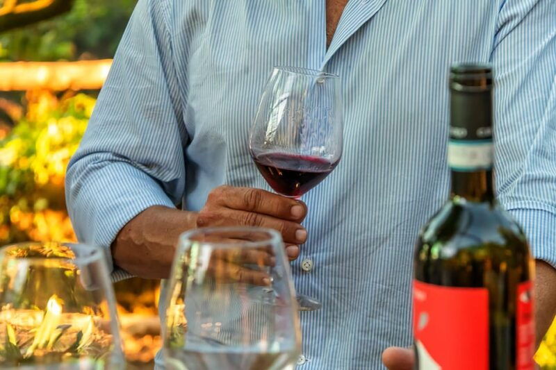 sorrento-wine-tasting-overlooking-the-sea-in-a-lemon-grove
