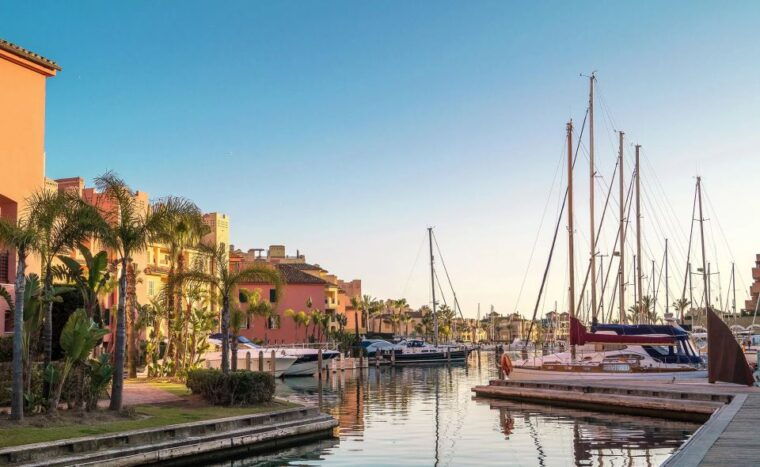 sotogrande-private-sailing-tour-drink-for-groups