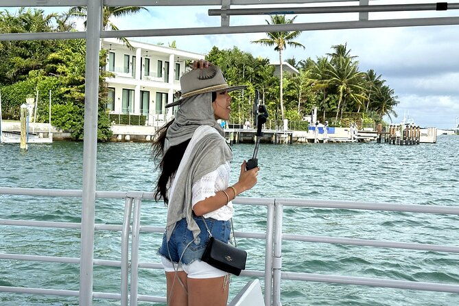 south-beach-cruise-of-millionaires-homes-and-miami-skyline