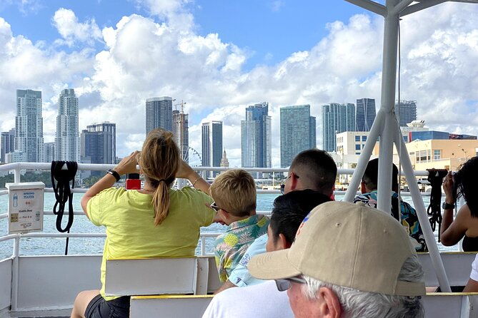south-beach-cruise-of-millionaires-homes-and-miami-skyline