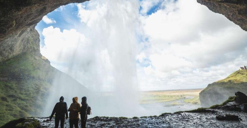 south-coast-glacier-hike-and-northern-lights-winter-tour