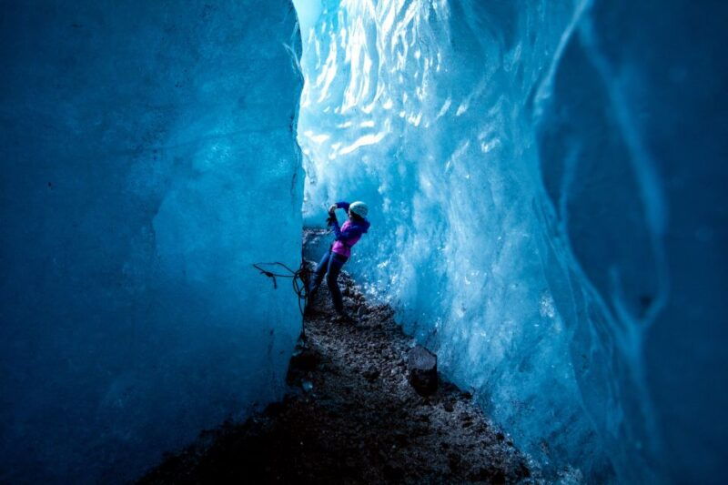 south-coast-iceland-2-day-blue-ice-cave-jokulsarlon-tour