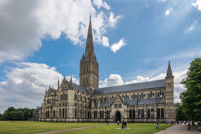southampton-to-london-via-attraction-of-your-choice-stonehenge-windsor-etc
