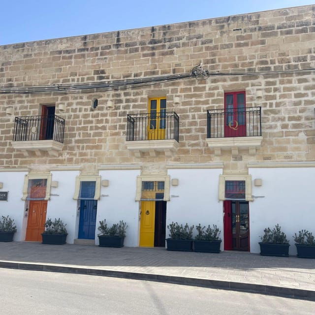 southern-beauties-marsaxlokk-and-blue-cave-tour-in-portuguese