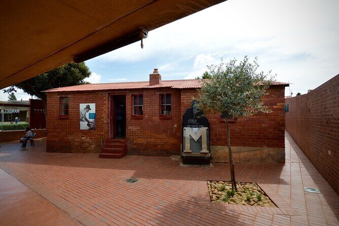 Soweto Apartheid Museum and Lunch - FAQ