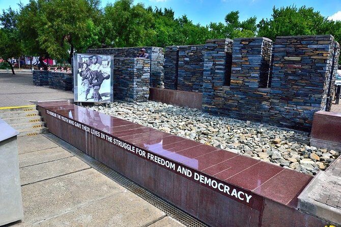 Soweto Lunch & Apartheid Museum Full Day Tour - Transportation and Group Size