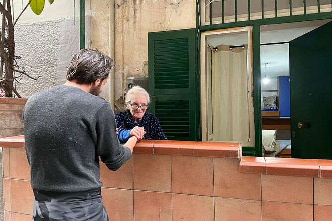 spanish-quarters-to-discover-folklore-artisans-and-local-life