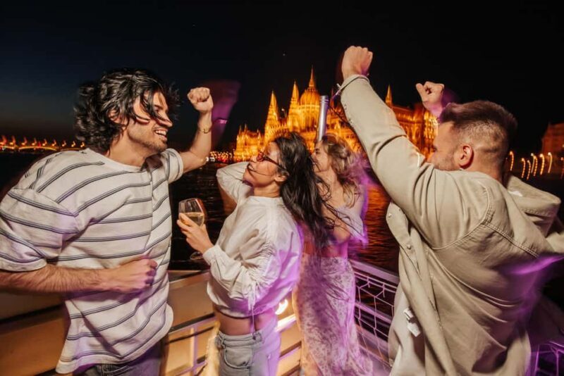 Sparty Boat with Unlimited Drinks and live DJ - What to Expect on the Sparty Boat Experience