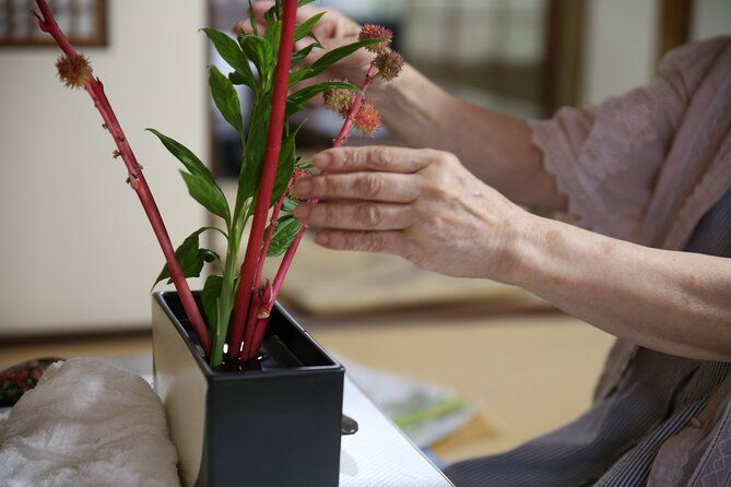 special-ikebana-experience-guided-by-an-ikebana-master-mrs-inao