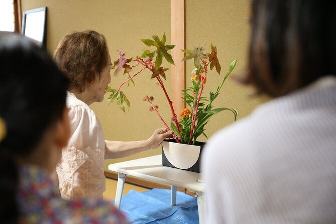 special-ikebana-experience-guided-by-an-ikebana-master-mrs-inao