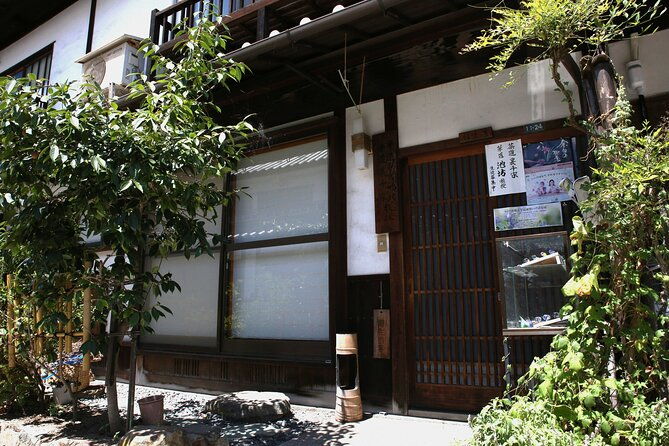special-ikebana-experience-guided-by-an-ikebana-master-mrs-inao