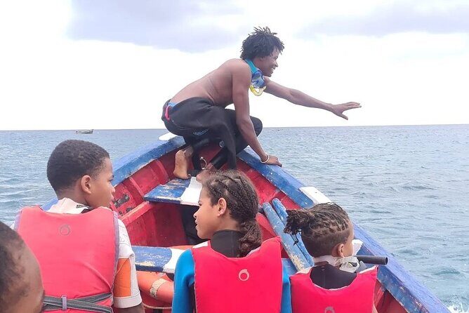 Spectacular experience with sea turtles - The Boat Ride and Turtle Feeding