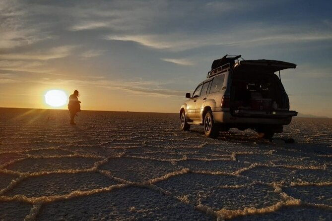 spectacular-sunset-in-uyuni-salt-flats-from-uyuni