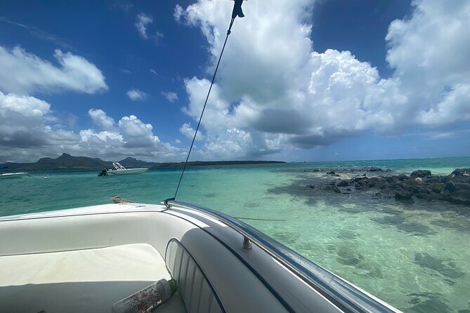 Speed Boat Tour île aux Cerfs and Others Gems of The South - Key Points