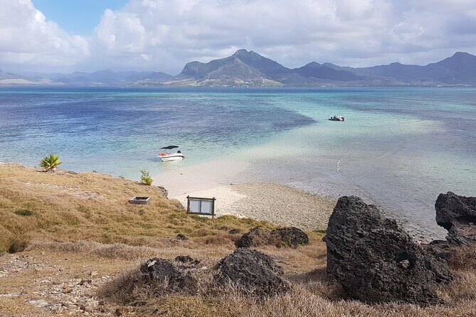 Speed Boat Tour île aux Cerfs and Others Gems of The South - FAQ