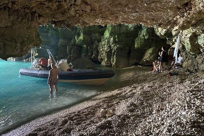 speed-boat-tour-to-national-park-and-grama-bay