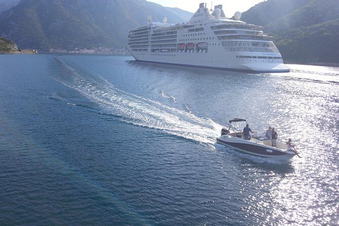Speed Boat Trip: Kotor Bay attraction , Blue Cave and beach time - Key Points
